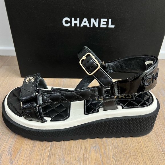 Chanel 2022 “Road to the Sun” sandal - Picture 4 of 13